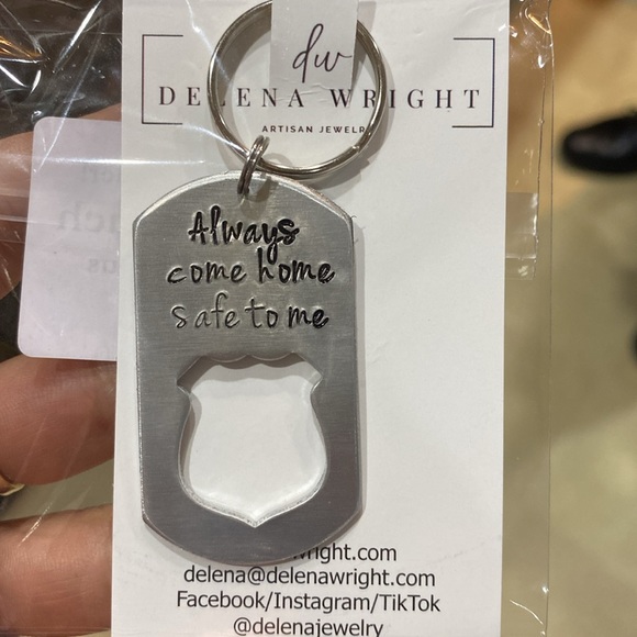 Cop keychain never opened - Picture 2 of 2